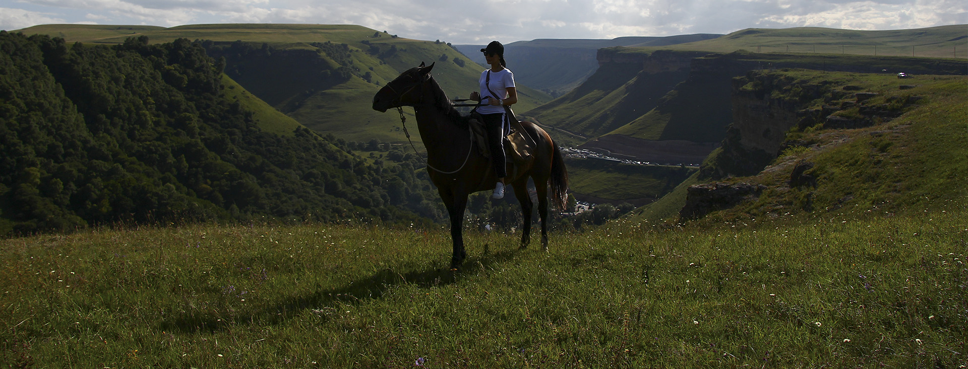 Waterfalls Honey Falls + Horse Riding - Expedition photo 1